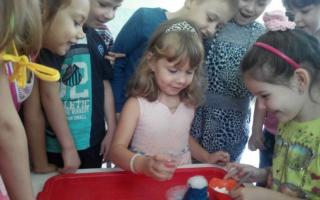 Эксперименты с водой для детей Опыты с краской